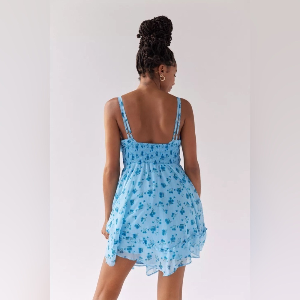 🦋 Urban Outfitters Sweet Escape Strappy Blue Floral Mini Dress - Picture 2 of 8